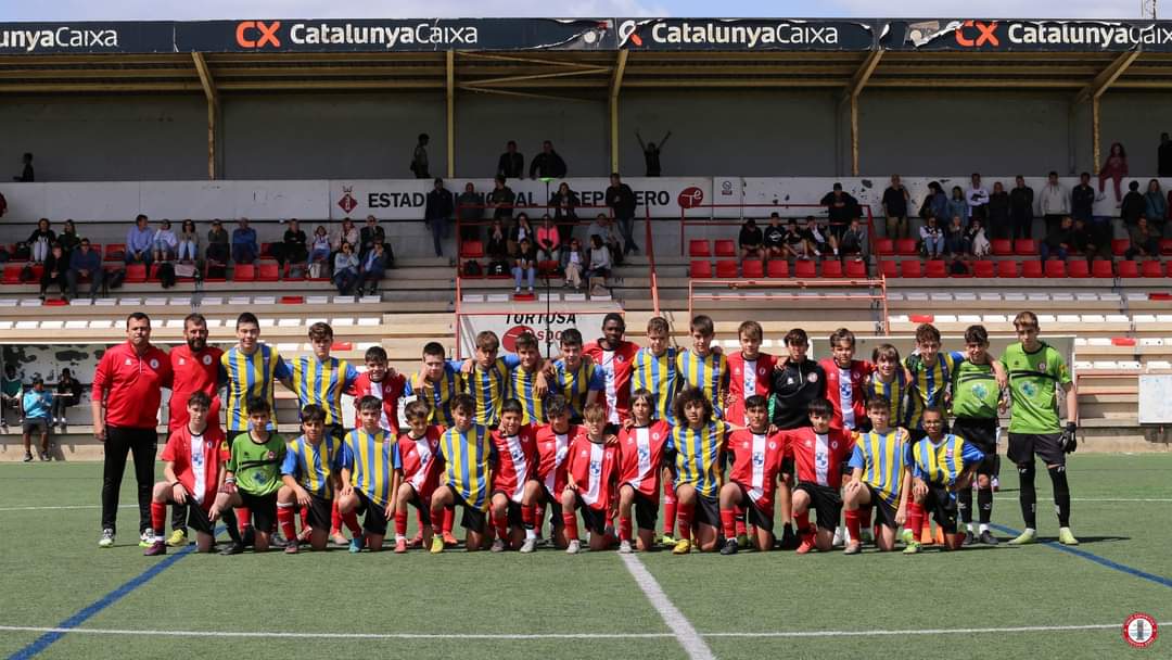 ⚽️💪🏻🤝🏻 La unió fa la força! 🔴⚪⚫
#uetebase #Formacio #FCF #ConsellEsportiuBaixEbre #Tortosa #TerresdelEbre