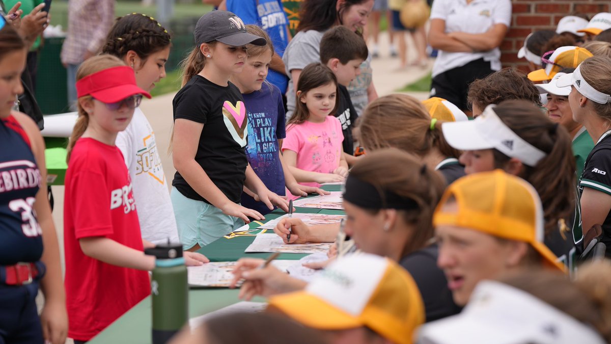 MasonSoftball's tweet image. All smiles from yesterday’s Youth Day!

Thank you all for coming out and meeting us! We hope you enjoyed it as much as we did 😁

#BeDauntless🥎🔰