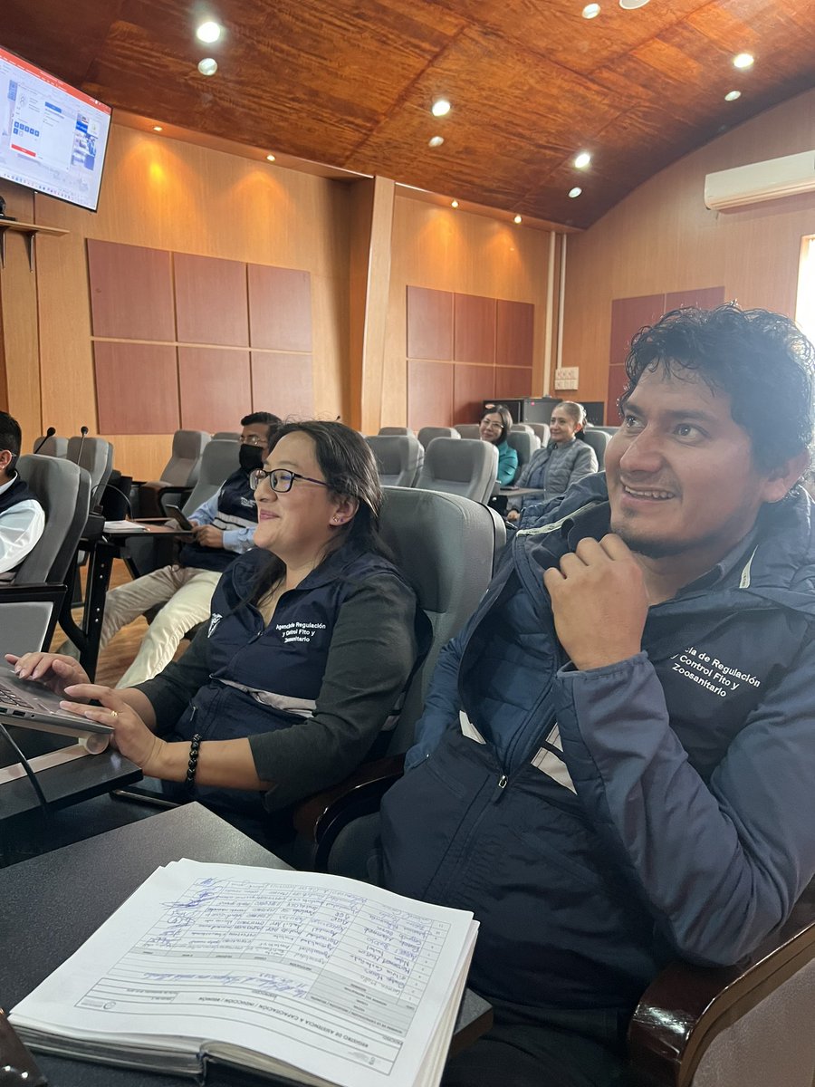 GreenControl2's tweet photo. Dentro del Convenio Bilateral entre SAG Chile-Agrocalidad en las capacitaciones del uso de Fosfina para el control de Plagas de Importancia en fruta ecuatoriana, Green Control y Maersk realizaron una capacitación a funcionarios de Sanidad Vegetal de @AgrocalidadEC #sagchile https://t.co/imUu0P0B4X