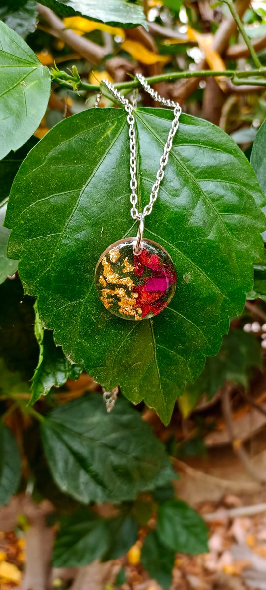 Infywall's tweet photo. 💖
Checkout our new collection👀

#handcrafts #handemadewithlove #handmadegifts #handwork #pendant #pendantnecklace #pendantsforsale #artintelligence #artgallery #artwork #artist #art https://t.co/qwoNFIhK0Y