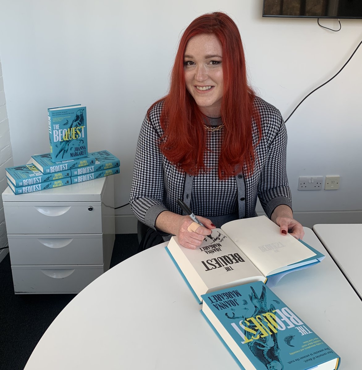 AriesFiction's tweet photo. Want to win a SIGNED copy of #TheBequest?
We have one copy to #giveaway to a lucky reader! To enter: follow us, RT and tag a dark-academia loving friend in the replies π
Giveaway ends 21/04. UK only, 18+, T&Cs apply. https://t.co/CKjV1dOBOW