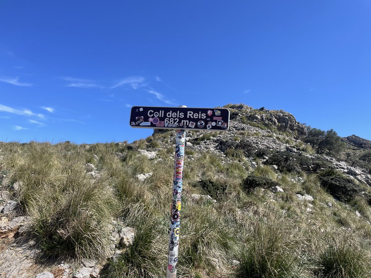 Sa Calobra (Coll del Reis) up past Repsol today 👌 ☀️🇪🇸🚴🏻‍♂️ <a href="/FVCOfficial/">Folkestone Velo Club</a> #blackandpink ✌️#trainingcamp 😉