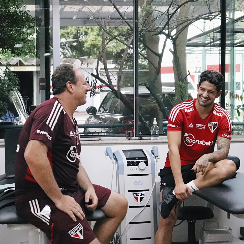 TransMilgrau's tweet photo. A diretoria do São Paulo monitora a recuperação de Alexandre Pato, que tem sido realizada no CT da Barra Funda, para avaliar se vai avançar com proposta. 

🗞️ @geglobo 
📸 Divulgação https://t.co/7HSjWRxBNW