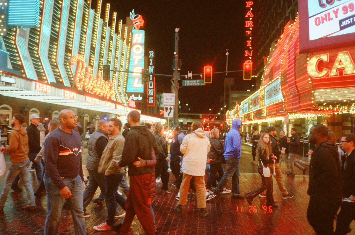 silk_daze's tweet photo. vegas on cinestill 800t https://t.co/A4muO1I58t
