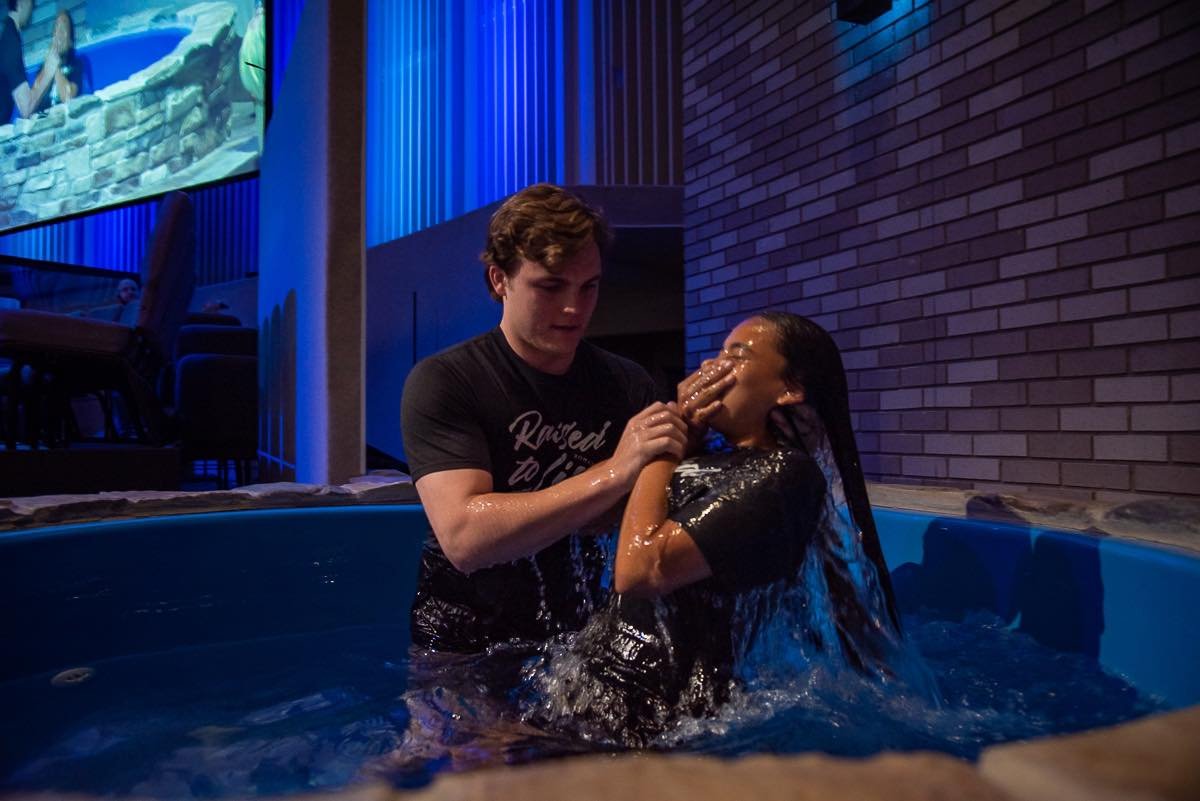 Love that 𝙟𝙪𝙨𝙩 𝙗𝙖𝙥𝙩𝙞𝙯𝙚𝙙 feeling 📷
-
Yesterday, we got to celebrate 𝙩𝙬𝙤 𝙣𝙚𝙬 𝙨𝙞𝙨𝙩𝙚𝙧𝙨 𝙞𝙣 𝘾𝙝𝙧𝙞𝙨𝙩 through baptism. 𝙂𝙤𝙙 𝙞𝙨 𝙢𝙤𝙫𝙞𝙣𝙜 𝙞𝙣 𝘼𝙙𝙖, 𝙊𝙆!