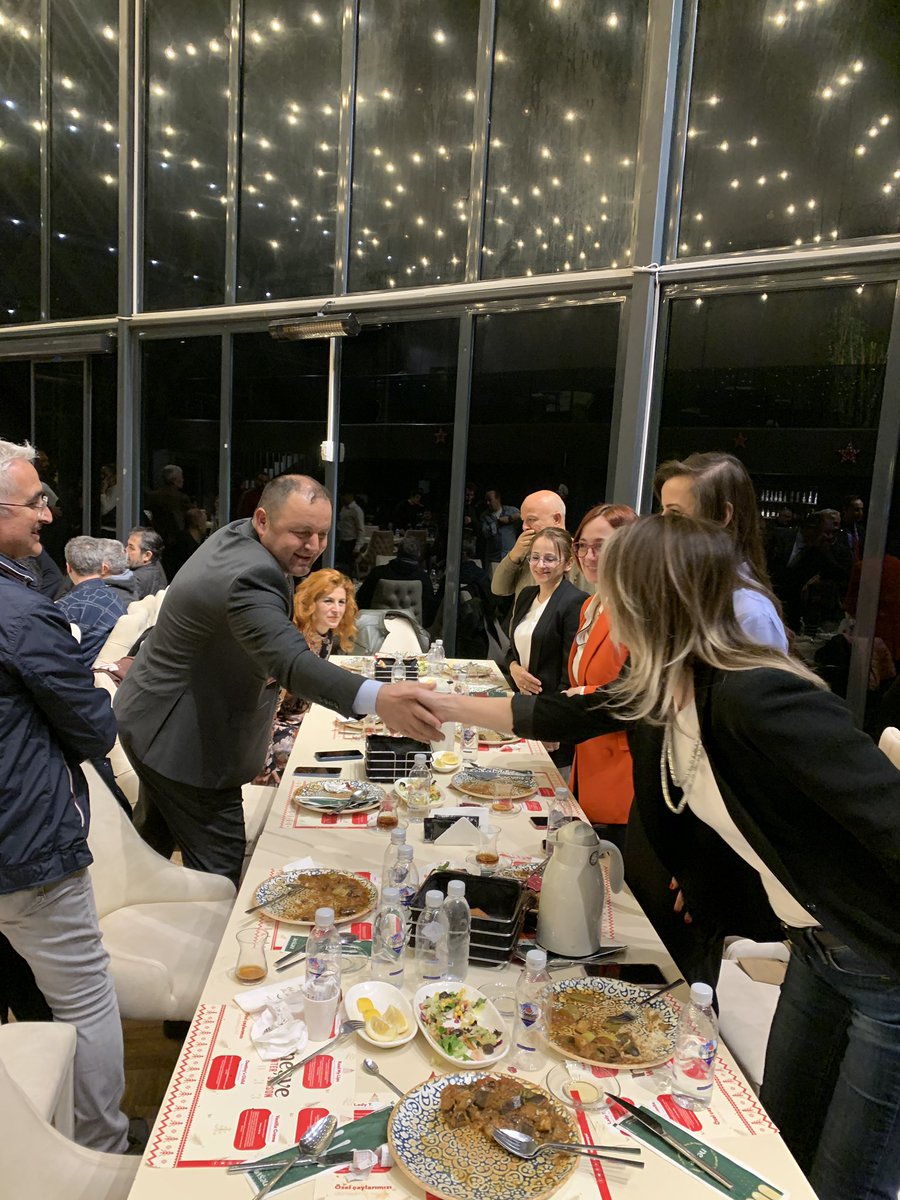 m_mutluakkaya's tweet photo. Bugünkü çağrımıza hızlıca yanıt veren gençlerimizle iftar programında bir araya geldik. 

Gençlerimizin sorunlarının çözümü bizlere geleceğimizin anahtarını verecek. 

Birbirimize söz verdik. Seçimin kazananı biz olacağız.

#inandık #başaracağız https://t.co/OrIQgJly1k
