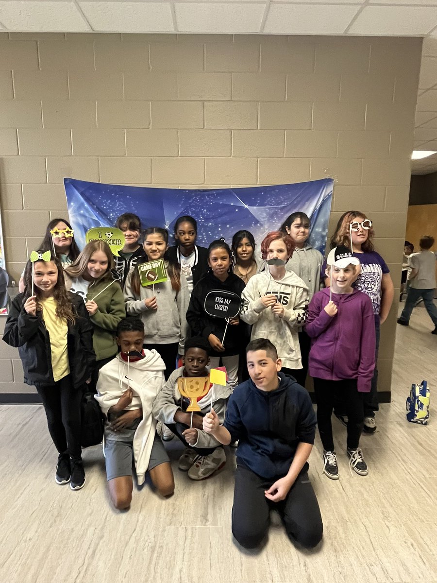 Rmorrison_hasty's tweet image. Our 5th graders are ready to score some awesome books at the book fair! #bookfair #raisingthebar #newbooksmell