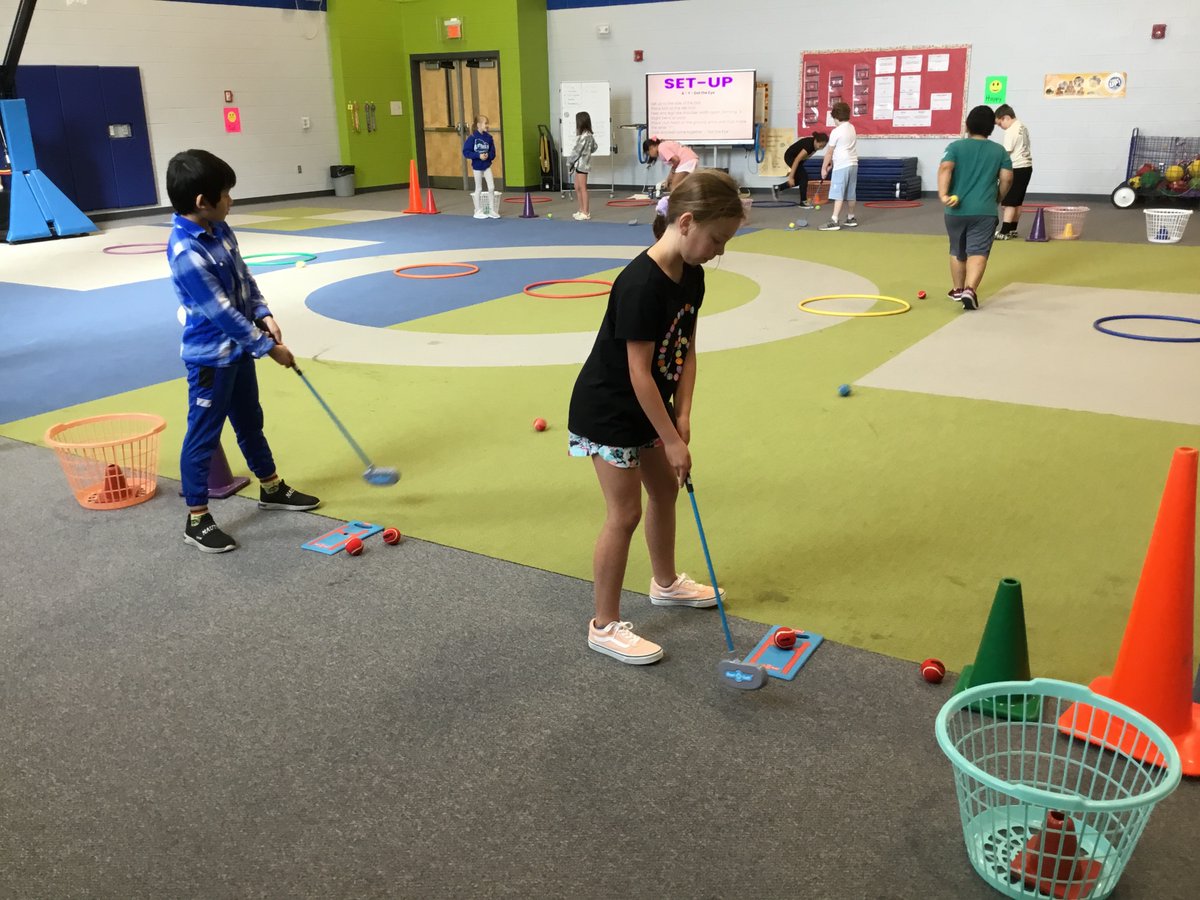 BlairFit4Life's tweet image. Kicking off Monday with some more putting challenges! Lifelong skill practice 😎 #targetpractice #PhysEd #ALLIN @BlairElementary