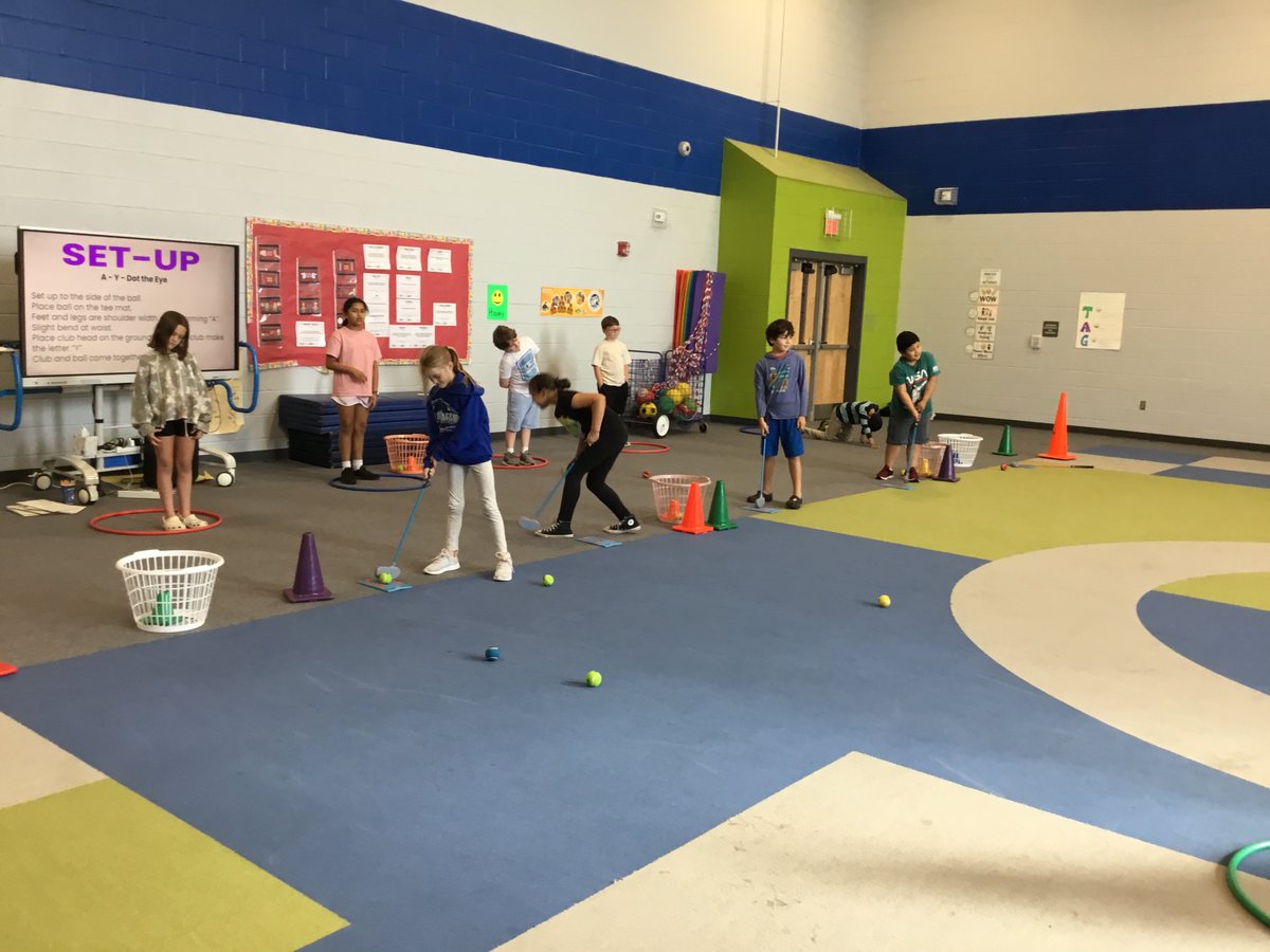 BlairFit4Life's tweet image. Kicking off Monday with some more putting challenges! Lifelong skill practice 😎 #targetpractice #PhysEd #ALLIN @BlairElementary