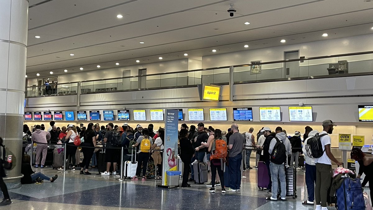 klc1977's tweet photo. @SpiritAirlines shame on you for having such a poor check in service @LASairport. Hundreds of people in line for self-auto service at bag drop, literally 1 employee helping, a machine broken. #terrible https://t.co/Cbbg1139ym