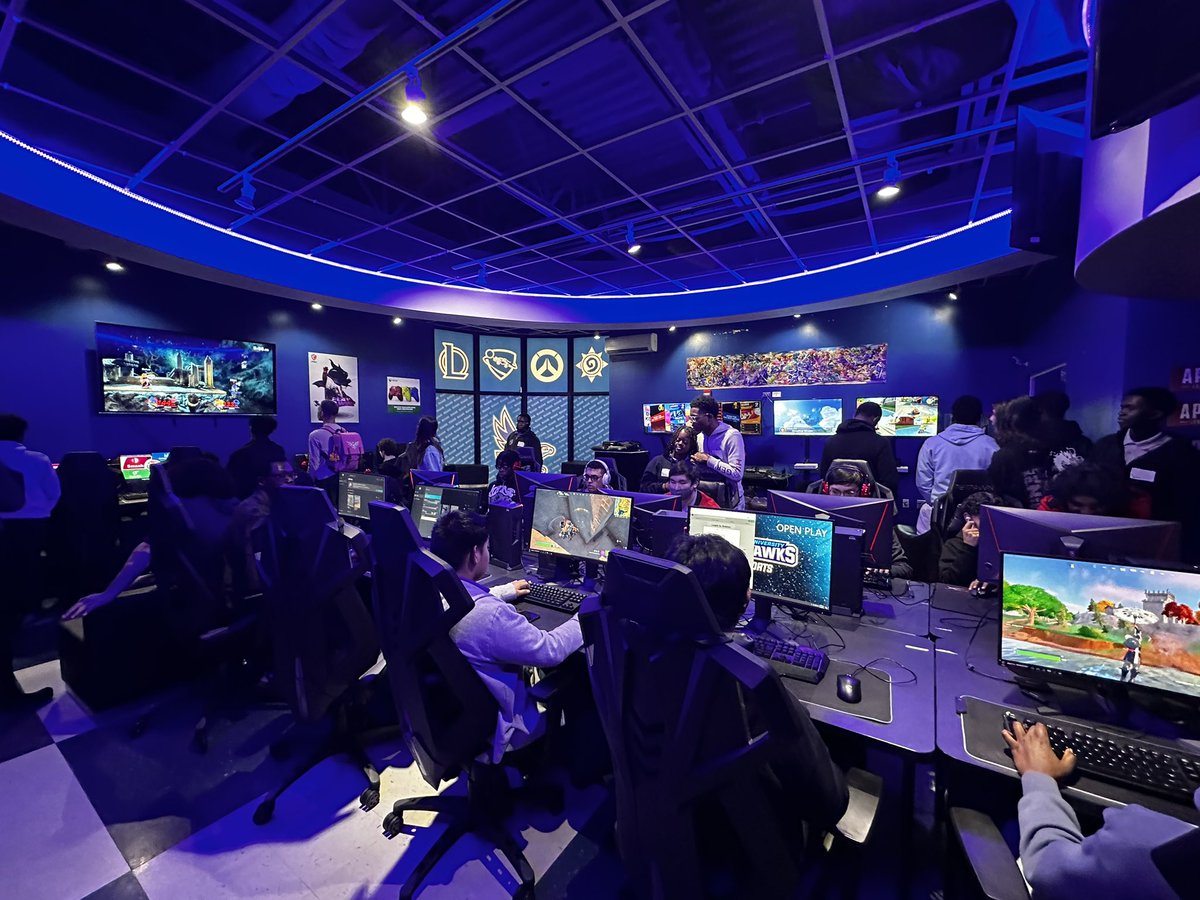 EdTechPBC's tweet photo. So exciting to support @KeiserU with their eSports and Droning day. Love giving students the opportunity to see what is possible for their future. @DrMillerEdu https://t.co/ZqIQHVROAa