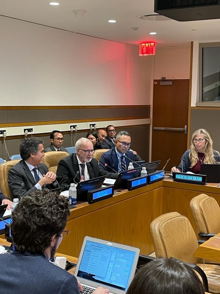 With our partners <a href="/AFD_en/">AFD_en 🇫🇷 🇪🇺</a>, <a href="/KfW_int/">KfW</a>, <a href="/icogob/">ICO</a>, <a href="/gruppocdp/">Cassa Depositi e Prestiti</a> and <a href="/EBRD/">The EBRD</a> under the #CleanOceans Initiative we aim to provide €4bn of financing by the end of 2025, EIB President <a href="/wernerhoyer/">Werner Hoyer</a> tells the <a href="/UN/">United Nations</a> Oceans side event organised by <a href="/Portugal_UN/">Portugal at the UN</a> and <a href="/OECD/">OECD ➡️ Better Policies for Better Lives</a>. #Fin4Dev