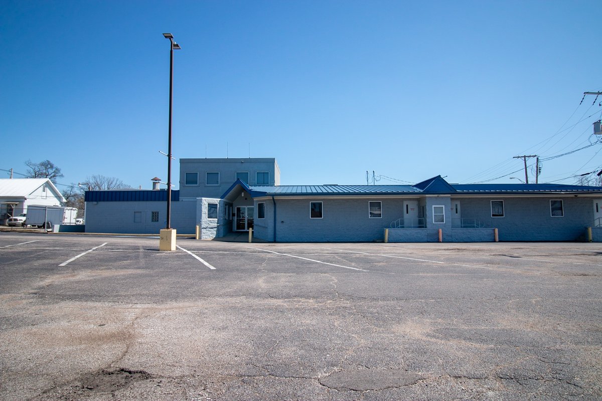 MoreWithMiller1's tweet photo. #JustListed +/- 17000 SF #Evansville
📍 1230 E Michigan St
Link in profile ➡️ @MoreWithMiller1 

#EvansvilleRealEstate #morewithmiller #cre #erafirst https://t.co/a75nedIETr