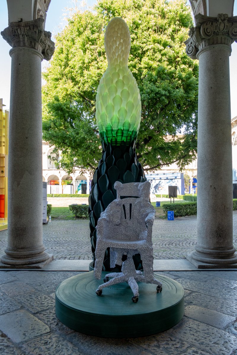 Participación de la Embajada de #Italia en #Madrid en el <a href="/fuorisalone/">Fuorisalone.it</a> de Milán con la instalación 'Jardín del mañana' realizada por Carmelo Zappulla <a href="/carmelo_xref/">carmelo zappulla</a> y Aldo Sollazzo <a href="/aldosollazzo/">aldo_sollazzo</a> y presentada en la exposición de <a href="/INTERNIMagazine/">INTERNI Magazine</a> en el patio la Universidad <a href="/LaStatale/">Università degli Studi di Milano</a>