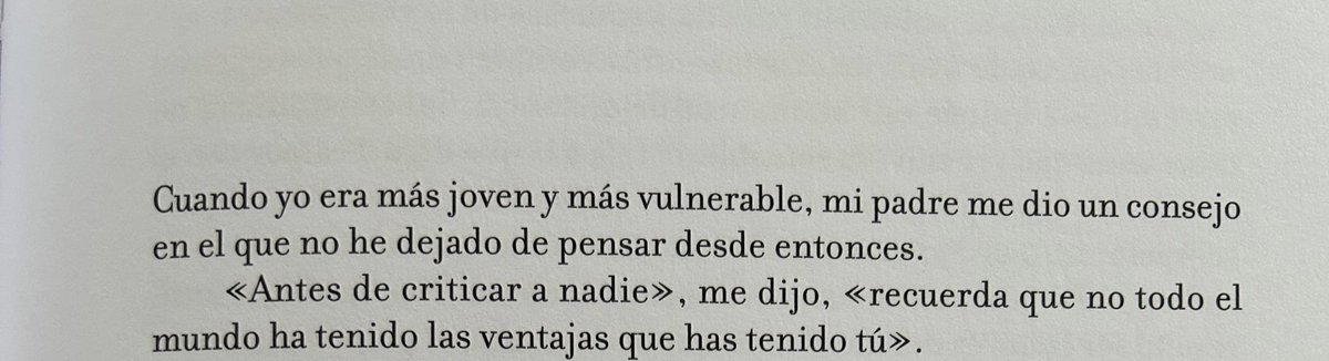 Yo sé que es muy enfadoso andar juzgando películas con base en los libros porque sea como sea son historias diferentes, pero es que la primera frase de Nick Carraway en El Gran Gatsby me cambió la vida desde el instante en que la leí y la verdad no soporté que la cambiaran