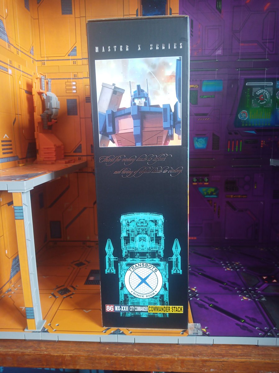 Kureigu8's tweet image. Stack has arrived from @BombusbeeNet . Reissue doesn't seem to have IDW head and faces though? Did it come with them before or am I misremembering? #Transformers #Xtransbots #CommanderStack #G1 #UltraMagnus #toyphotography