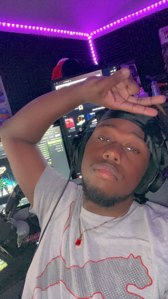 Ayo guess who’s live

Kick.com/utch