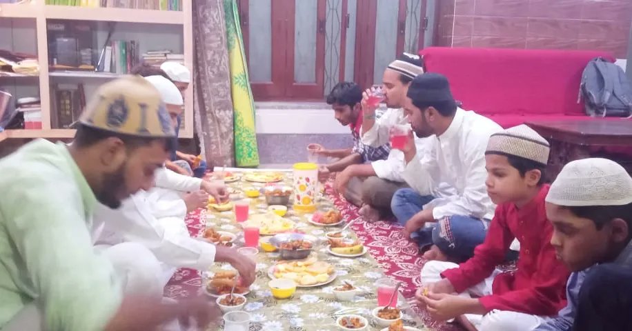 Shahjahanp75050's tweet photo. Glimpses of Iftar Party held by Shahjahanpur Unit
#Ramadan2023 #RamadanKareem #Ramadan #RamadanCampaign #Islam #Muslim #SIOofIndia #SIOUPWest #SIOShahjahanpur https://t.co/MG6DhjAkTV