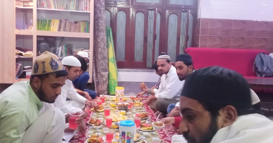 Shahjahanp75050's tweet photo. Glimpses of Iftar Party held by Shahjahanpur Unit
#Ramadan2023 #RamadanKareem #Ramadan #RamadanCampaign #Islam #Muslim #SIOofIndia #SIOUPWest #SIOShahjahanpur https://t.co/MG6DhjAkTV