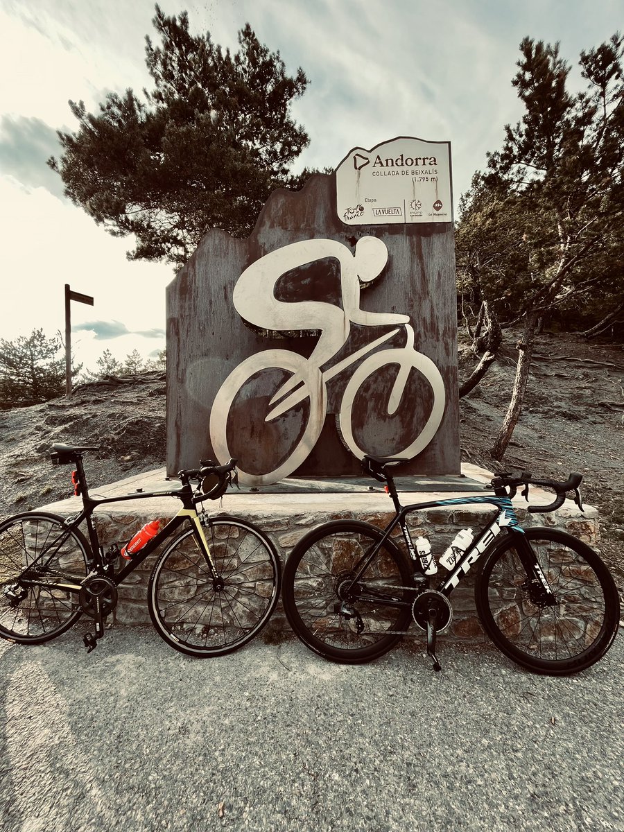 misse_jan's tweet image. Collada de Beixalís amb Dario Xabier Perez per trencar la rutina setmanal😉

Ànims que demà ja som dimarts!!

#cyclingaddict