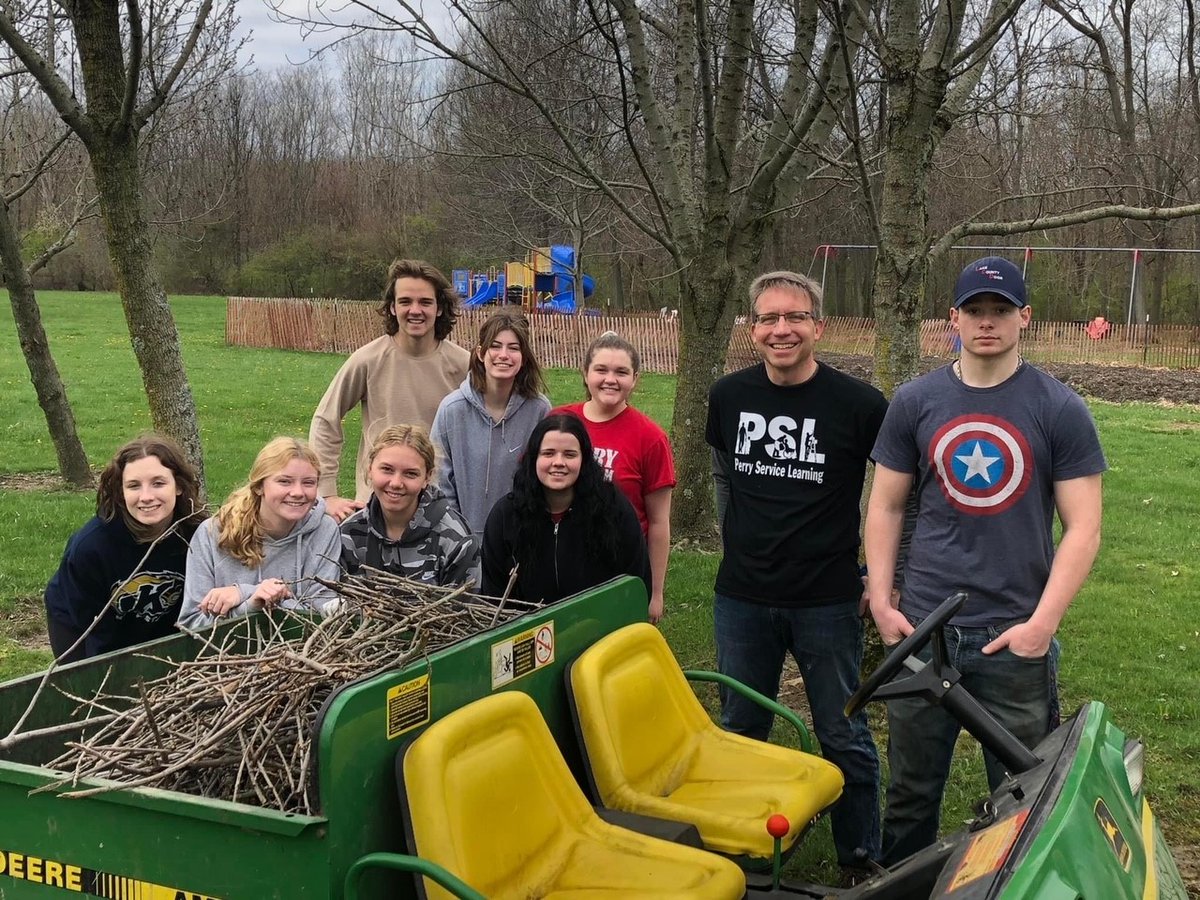 PerryLocal_Lake's tweet photo. Congrats to Mr. Soeder who is 1 of 100 teachers nationwide to be selected by Disney to attend their Imagination Campus.

He has received an all expenses paid trip to Disneyland where he'll attend workshops to benefit our students and community.

Learn more
https://t.co/iexZZH7Y2r https://t.co/izTXlzABOU