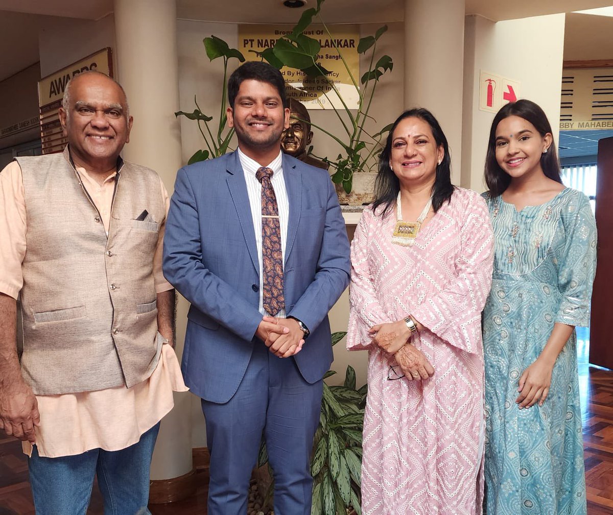 CGIDurban's tweet photo. Mr Prem Sagar from @CGIDurban visited Hindi Siksha Sangh 🇿🇦&amp; Hindvani - community radio for a talk about various upcoming 🇮🇳🇿🇦activities, scholarships &amp;diaspora engagement in 2023. #G20India #BRICS #30yrsofdiplomaticrelations
#AzadiKaAmritMahotsav
@hci_pretoria @iccr_durban https://t.co/Bad8giO48e