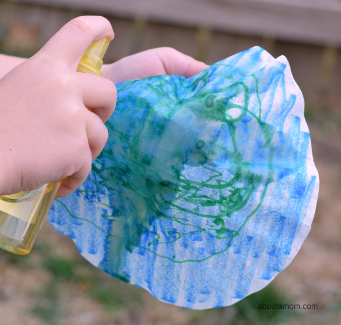 This Coffee Filter Planet Earth Craft is a great for Earth Day craft or a planets unit study. 🌎️This activity is a super easy and inexpensive craft to do with kids. 

Get the instructions: aamom.co/ZgYZfv