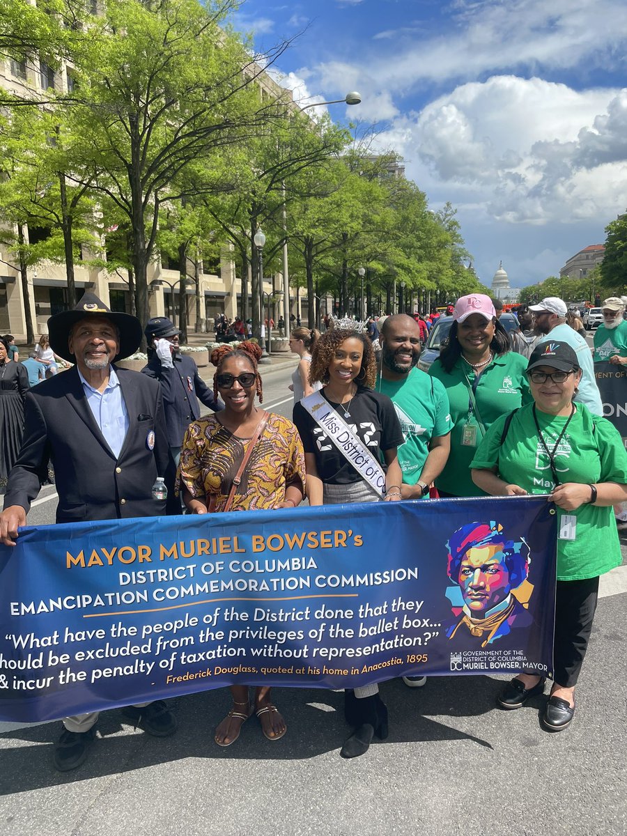 SecretaryofDC's tweet image. Today, we observe #DCEmancipationDay!! #TeamOS &amp;amp; the DC Emancipation Day Commemoration Commission joined the Mayor by participating in the 2023 DC Emancipation Day Parade, marking the 161st anniversary of the abolition of slavery in DC. #WeAreDC