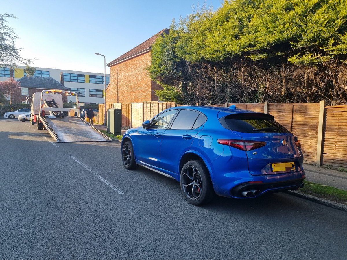 tvprp's tweet photo. This #Stelvio sounded π when it was driven up the ramp of the recovery truck!
It's got #NoTax & #NoMOT
It also made off from officers on the M25 the other day whilst driving dangerously at high speed...
#TheresMoreThanOneWayToSkinACat! π€·πΌββοΈ
#P0735
#TTASHIFT https://t.co/p9L0VAoN3C