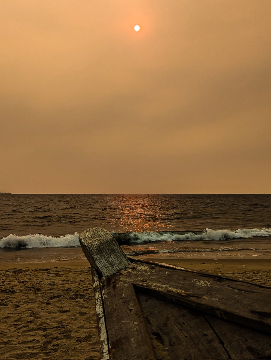 Follow the sun 🎵
#wanderinglens 
#freetown
#SierraLeone 
#sunset