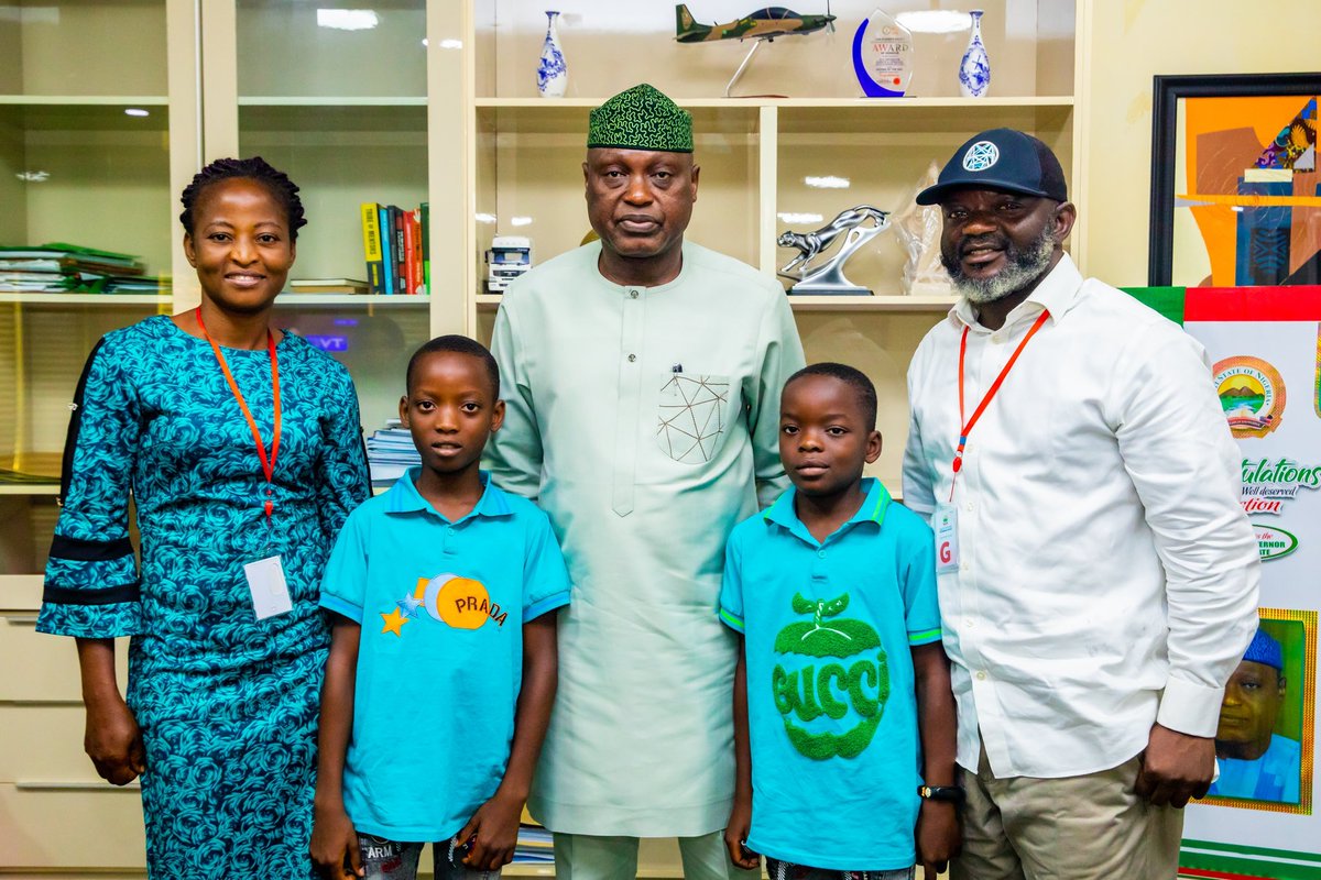 biodunaoyebanji's tweet photo. I received with much excitement Master Taiwo Obembe in my office today. Taiwo's writing ability is truly exceptional. I became aware of this when he wrote a captivating essay about me during last year's electioneering campaign. https://t.co/6vXmqVDG4G