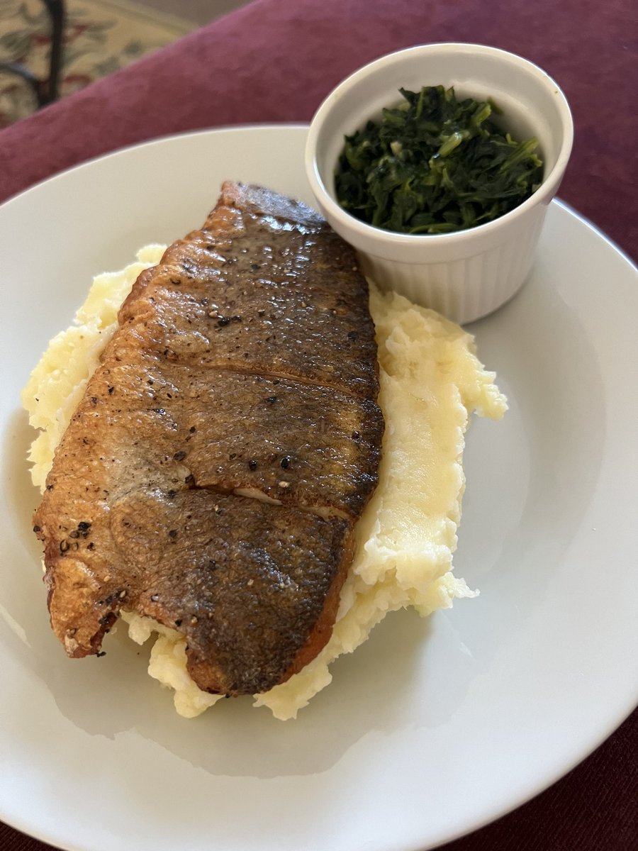 neesha2407's tweet photo. My presentation could be better but boy was it delicious.
Pan fried sea bass, mashed potatoes and garlic butter spinach
#yummy #fishfordinner https://t.co/M7E1PFM66G