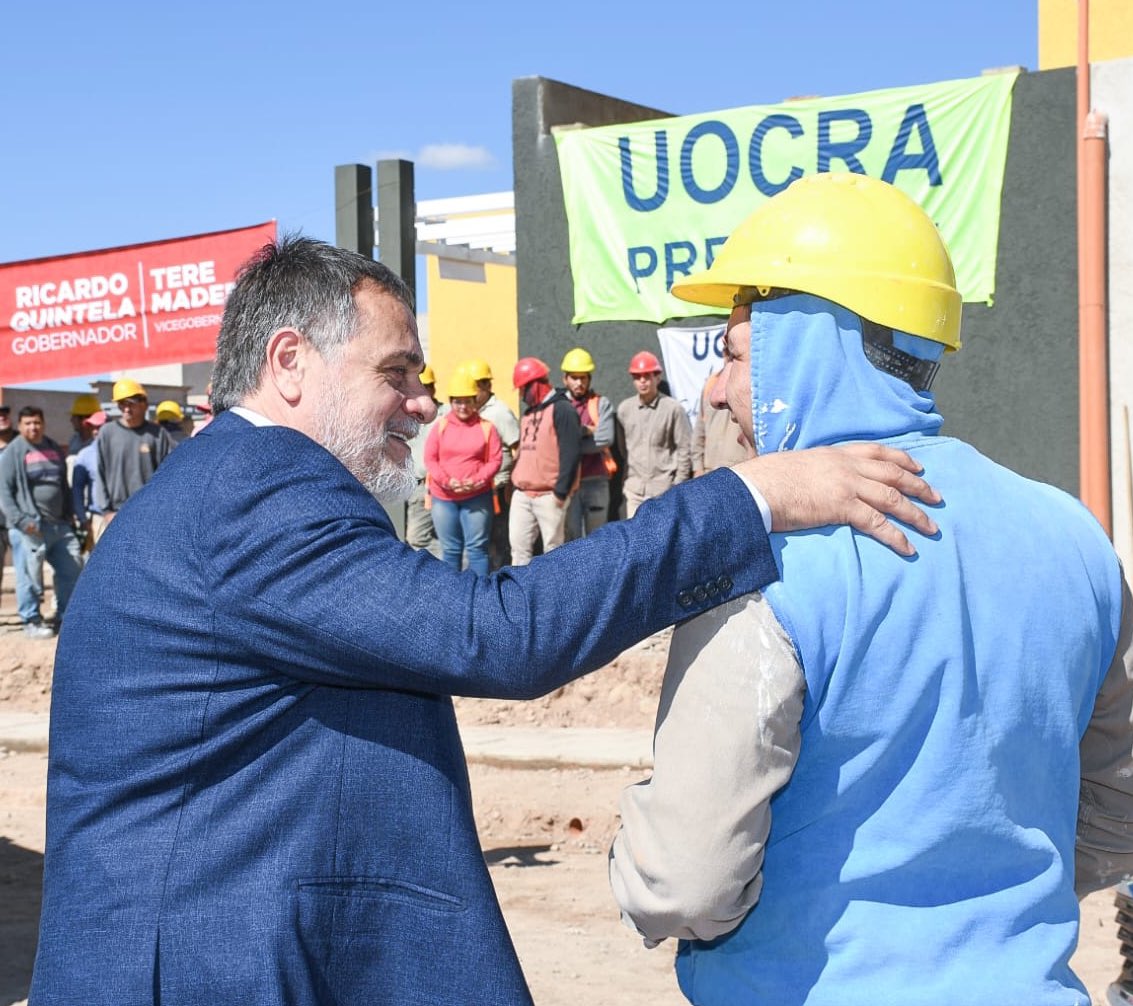 ArielPuy's tweet photo. La generación y defensa del empleo fueron el objetivo fundamental del gobierno de @QuintelaRicardo, fortaleciendo la industria de la construcción y logrando que La Rioja se ubique entre las cinco provincias con menor índice de desempleo y con pleno empleo en el sector de la construcción.