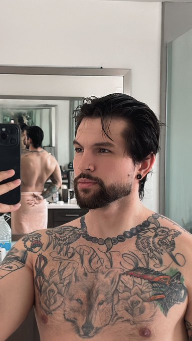 Beard vs no beard 👀 https://t.co/Lo9GnA5OvV