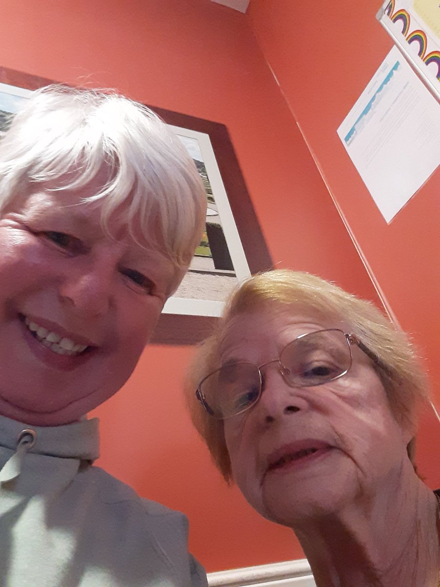 Happy burfers nanny June 80 today, this is her wiv muvva
