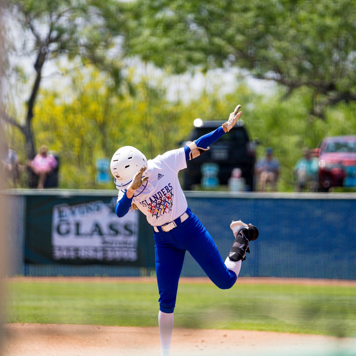 IslandersSball's tweet photo. Our 🎗️ jerseys made an appearance in Saturday's 𝙬𝙞𝙣 over Lamar!

#ShakasUp 🤙 // #GoIslanders 🥎 https://t.co/wmP7YFloT9