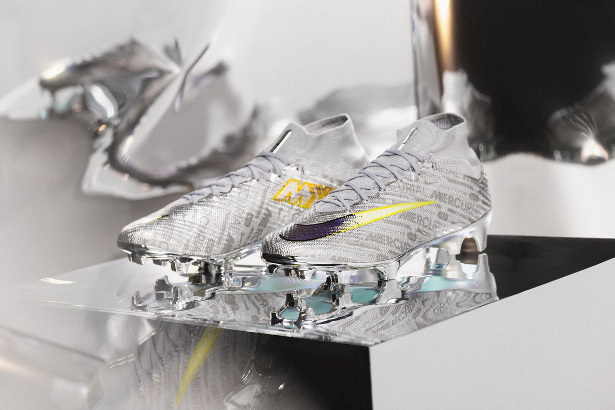 Silver Speed 💨

As Mercurial celebrates its 25th anniversary, <a href="/nikefootball/">Nike Football</a> drops these stunning Metallic Silver special edition Air Zoom Mercurial Vapor and Superfly cleats. Limited to just 2,500 pairs worldwide.

🛒 bit.ly/merc25disrupti…