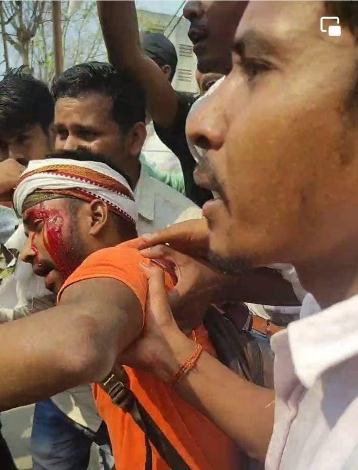 CM आवास घेरने जा रहे युवकों को पुलिस ने पहले रोका, न माने तो किया लाठीचार्ज- Police first stopped the youths who were going to besiege the CM's residence, if they did not agree, they lathicharged