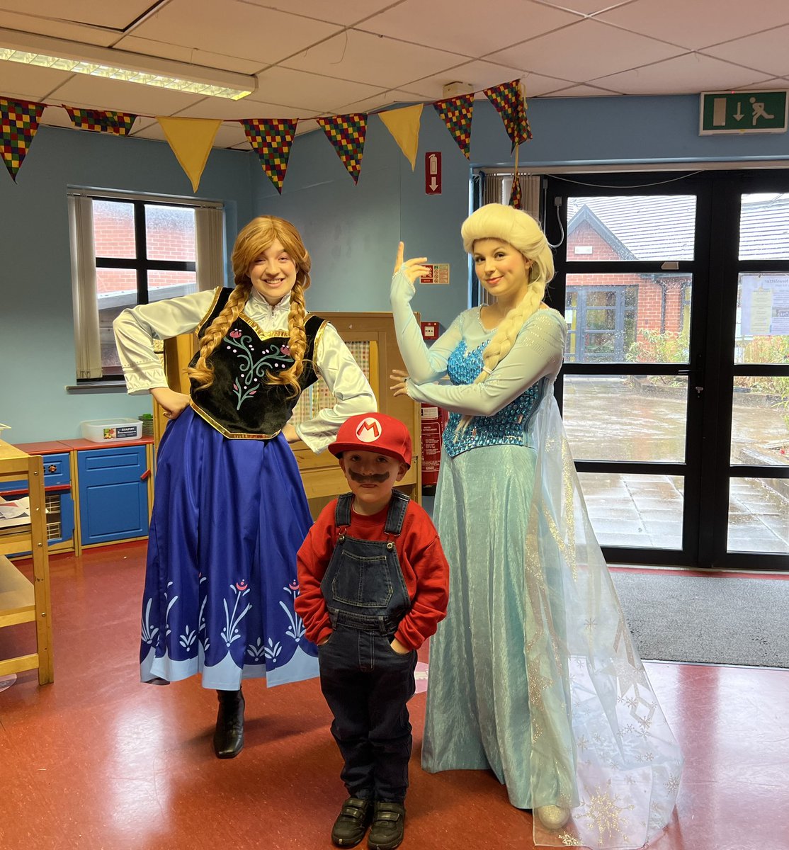 OLQOPPS's tweet photo. P1-P4 had a visit from special princesses 👸🏻 thank you to Magical Fairytales for a magical day ✨ https://t.co/e4eCBv92A2