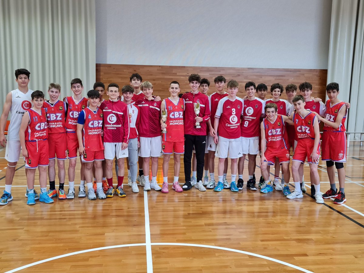 Fund_BZ's tweet photo. 🥇 Los equipos Cadetes de @CasademontZGZ , 𝐂𝐀𝐌𝐏𝐄𝐎𝐍𝐄𝐒 de Aragón

Además, el Cadete masculino 2008 se proclamó campeón de la Copa Federación. ¡Enhorabuena a todos! ❤️🦁

👉 https://t.co/c9vJnIyp2c https://t.co/qmcM85KcCB