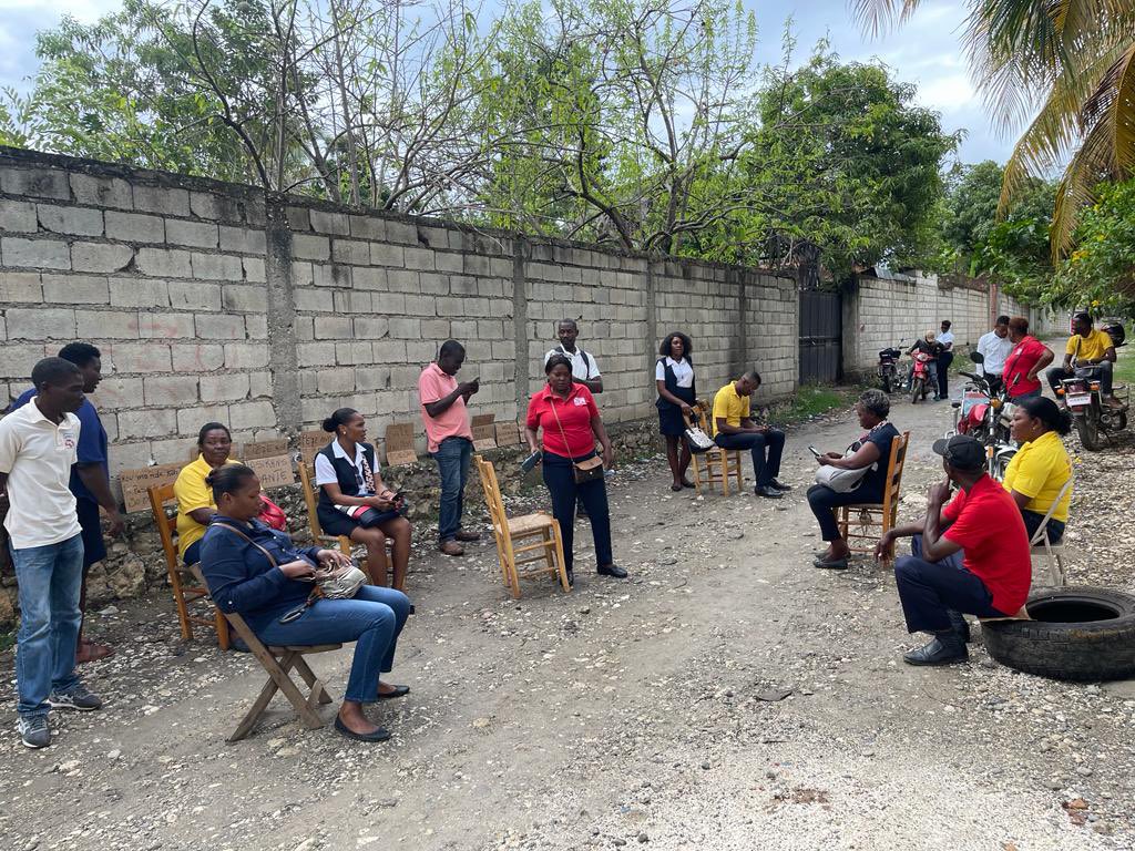 JacmelThe's tweet photo. Lundi 17 avril 2023: se konsa biro rejyonal @OAVCT_Haiti Jacmel leve, se dezyèm semèn grèv yo ki komanse, kote yap mande pi bon kondisyon travay.
@MEFHaiti @PrimatureHT https://t.co/mIlSXU1fxK