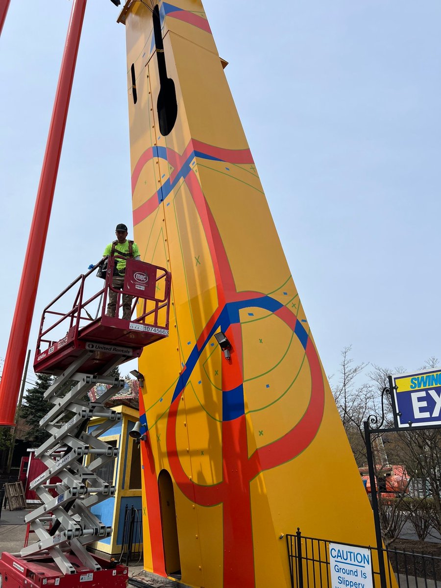 BaynumSolutions's tweet image. We agree with you, @Kenny_Kangaroo- THAT is a transformation! SwingShot’s makeover is complete and looks fantastic. Here’s a behind the scenes look on how those colorful swirls came to be. #kennywood #BaynumSolutions #BehindTheScenes