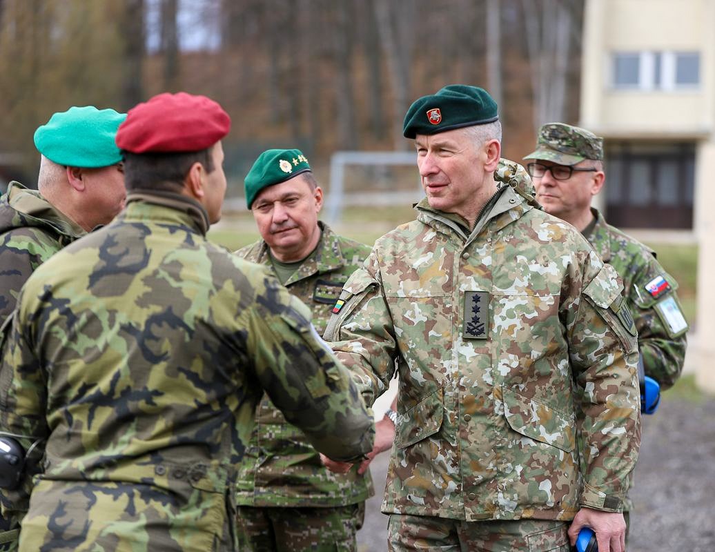 NATOTFSlovakia's tweet photo. Proud to have hosted the highest generals from Lithuania and Slovakia at the Lešť military area! Our Battlegroup units demonstrated their combat-ready equipment and impressive capabilities, showcasing the strength of our alliance. #WeAreNATO #StrongerTogether https://t.co/t1cotkDQgC