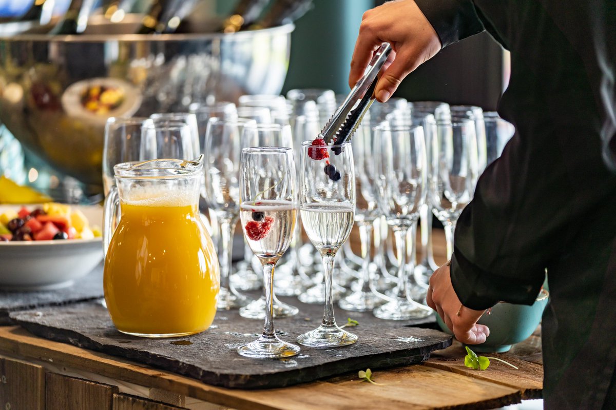 York RLFC Valkyrie (@yorkvalkyrie) on Twitter photo 🥂 𝙒𝙤𝙢𝙚𝙣 𝙤𝙛 𝙔𝙤𝙧𝙠 - 𝘽𝙧𝙪𝙣𝙘𝙝 & 𝘽𝙪𝙗𝙗𝙡𝙚𝙨.
York RLFC was delighted to throw our first executive networking event for business women ahead of yesterday’s Valkyrie clash against <a href="/saints1890women/">St.Helens Women</a>.
(1/2)
#RiseUp | #WeAreYork 🥂 𝙒𝙤𝙢𝙚𝙣 𝙤𝙛 𝙔𝙤𝙧𝙠 - 𝘽𝙧𝙪𝙣𝙘𝙝 & 𝘽𝙪𝙗𝙗𝙡𝙚𝙨.
York RLFC was delighted to throw our first executive networking event for business women ahead of yesterday’s Valkyrie clash against <a href="/saints1890women/">St.Helens Women</a>.
(1/2)
#RiseUp | #WeAreYork