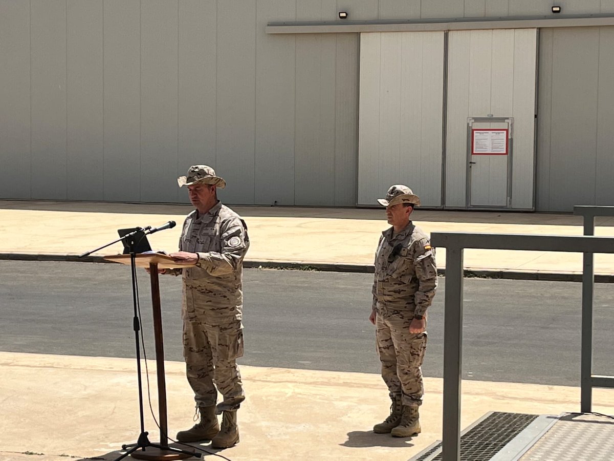 EMADmde's tweet photo. Tras realizar un excelente trabajo en apoyo a nuestros aliados 🇫🇷, el 40º #DestacamentoMarfil 🇪🇸 es relevado por el 41º contingente, continuando con un compromiso de más de 10 años de trabajo por la estabilización del #Sahel.
@EjercitoAire #MOPS https://t.co/W4yTOqsQp3