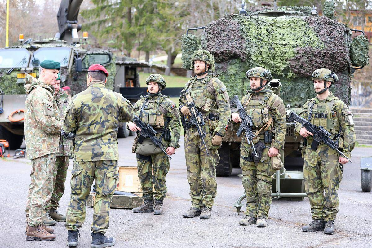 NATOTFSlovakia's tweet photo. Proud to have hosted the highest generals from Lithuania and Slovakia at the Lešť military area! Our Battlegroup units demonstrated their combat-ready equipment and impressive capabilities, showcasing the strength of our alliance. #WeAreNATO #StrongerTogether https://t.co/t1cotkDQgC