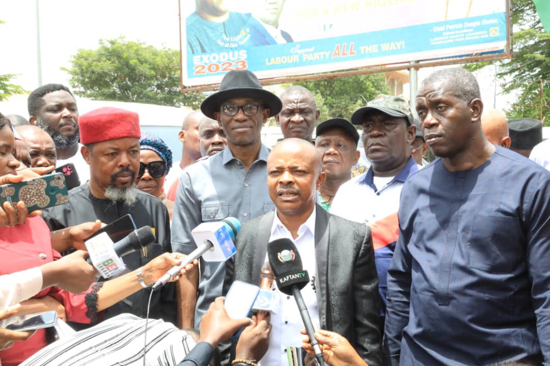 JoeAjaero94024's tweet photo. This morning I led team of workers and leaders of the NLC to pay solidarity visit to the Labour Party national headquarters under the leadership of Comrade Julius Abure.  @NgLabour #NLC #LabourParty https://t.co/fISLYujeOz