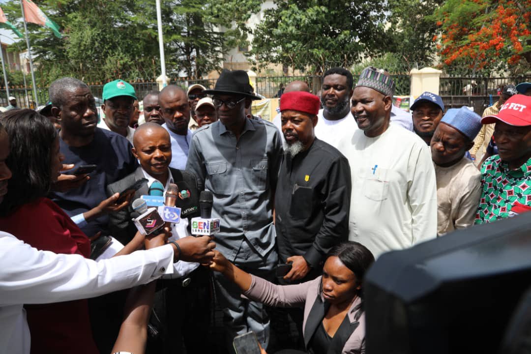 JoeAjaero94024's tweet photo. This morning I led team of workers and leaders of the NLC to pay solidarity visit to the Labour Party national headquarters under the leadership of Comrade Julius Abure.  @NgLabour #NLC #LabourParty https://t.co/fISLYujeOz