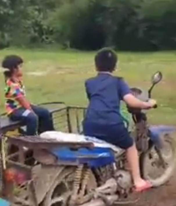 Monseyyyyyyy's tweet photo. I remember when I tried to ride a motorbike for like 4 years ago https://t.co/VbFS5gTRL7
