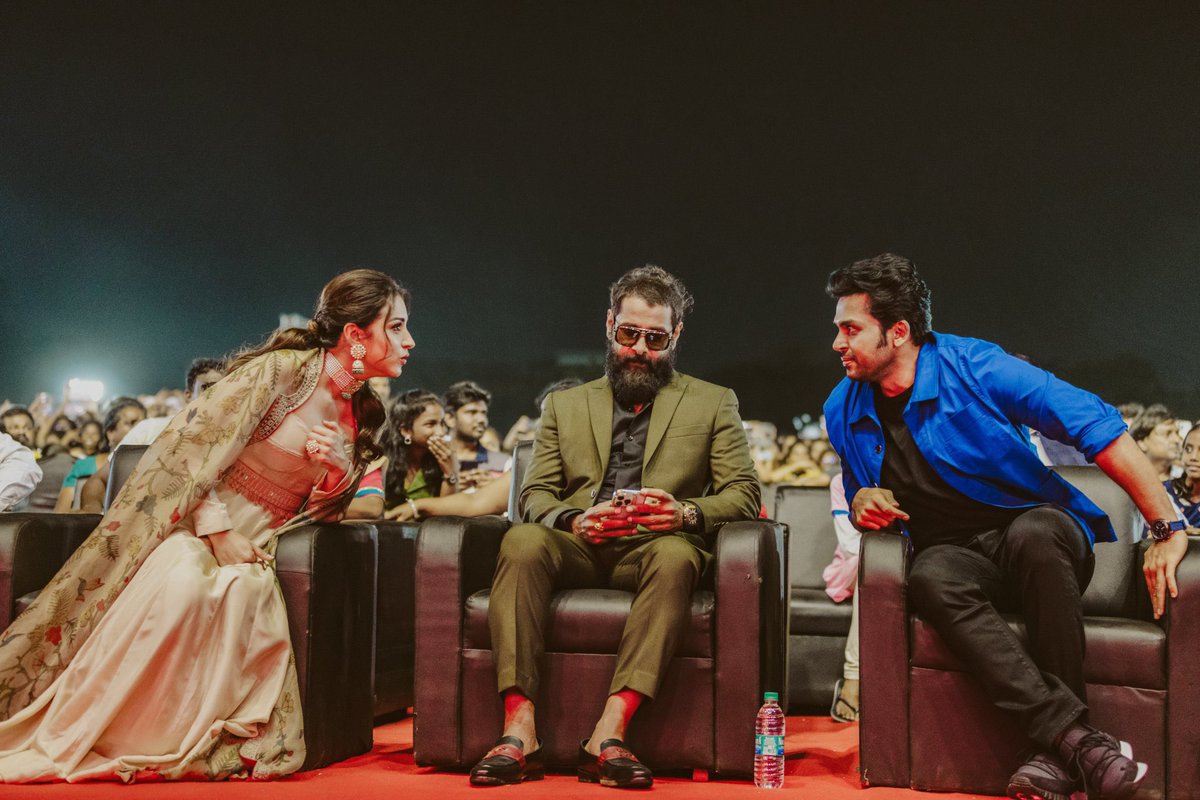 trishtrashers's tweet photo. Thank you for the mad cheer and love❤️
Anna University🙏🏻🧿
#ps2 #cholatour https://t.co/A0m13cRBZS